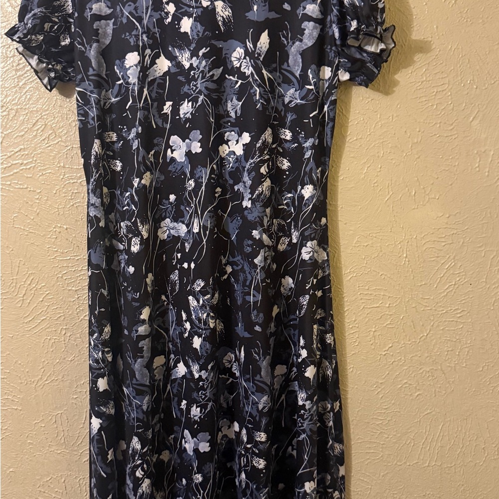 Elegant black and white floral maxi dress in size XXL.